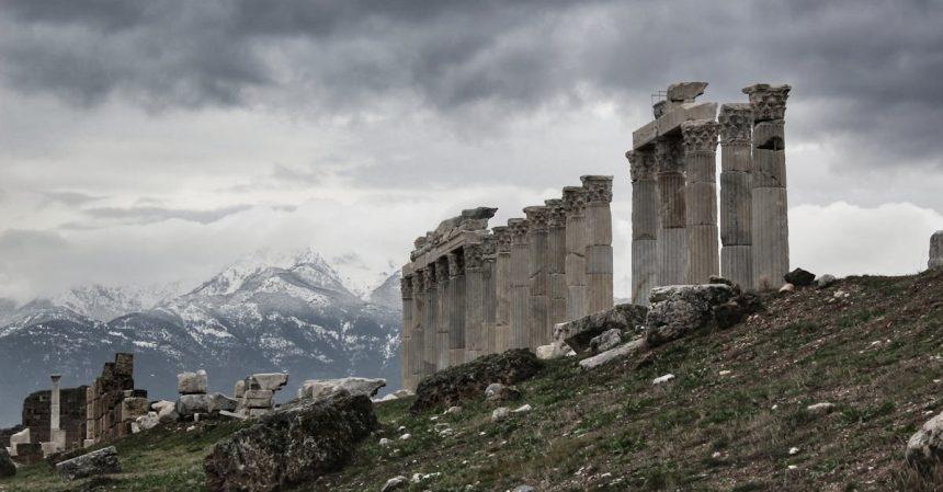 découvrez laodicée, une cité antique riche en histoire et en culture. explorez ses ruines fascinantes, ses monuments emblématiques et plongez dans le passé de cette célèbre métropole de l’anatolie.