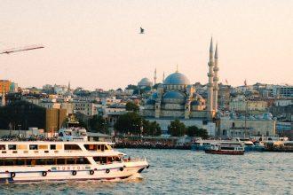 découvrez la mer de marmara, un joyau de turquie alliant culture riche et paysages époustouflants. explorez ses îles pittoresques, ses plages dorées et son histoire fascinante, tout en savourant la délicieuse cuisine locale.