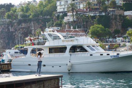 découvrez antalya, une magnifique destination turque au bord de la méditerranée, réputée pour ses plages de rêve, son riche patrimoine historique et sa vibrante culture. parfait pour des vacances relaxantes ou des aventures inoubliables, antalya vous attend avec ses paysages époustouflants et sa délicieuse cuisine.