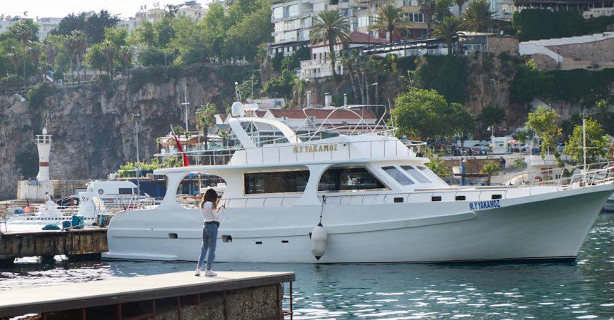 découvrez antalya, une magnifique destination turque au bord de la méditerranée, réputée pour ses plages de rêve, son riche patrimoine historique et sa vibrante culture. parfait pour des vacances relaxantes ou des aventures inoubliables, antalya vous attend avec ses paysages époustouflants et sa délicieuse cuisine.