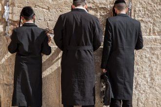 découvrez les sites juifs incontournables à travers le monde, offrant un aperçu riche de l'histoire, de la culture et des traditions juives. partez à la découverte de synagogues anciennes, de musées fascinants et de lieux de mémoire significatifs.