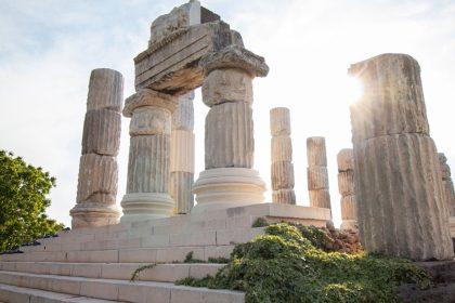 découvrez çanakkale, une ville historique de turquie, riche en culture et célèbre pour ses sites emblématiques comme le détroit des dardanelles et le mémorial de gallipoli. explorez son patrimoine unique, savourez la délicieuse cuisine locale et plongez dans l'histoire passionnante de cette région fascinante.