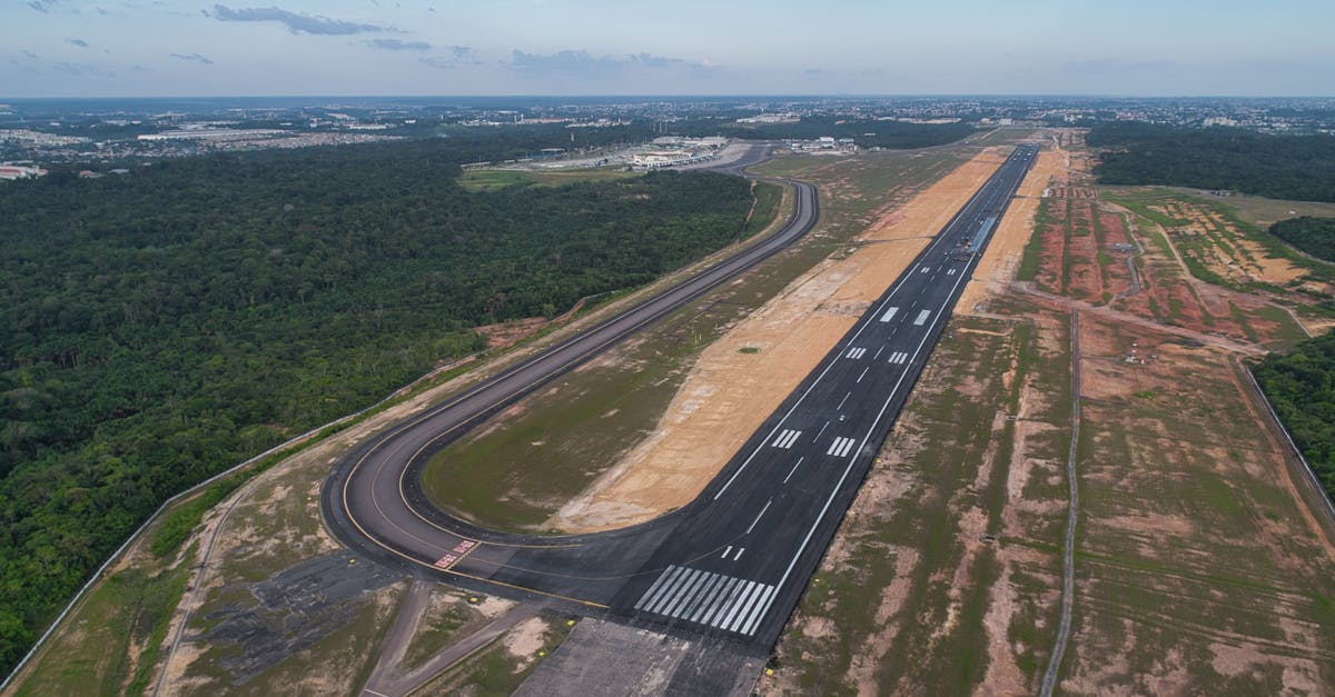 découvrez l'aéroport d'antalya, porte d'entrée vers la magnifique région de la riviera turque. profitez de ses services modernes et de son accès facile aux destinations touristiques populaires.