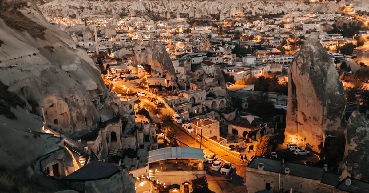 explorez l'univers fascinant des habitations troglodytes, un héritage architectural unique où l'homme a su s'adapter à la nature. découvrez l'histoire, les techniques de construction et les cultures qui se cachent derrière ces cavernes aménagées, offrant un aperçu captivant de la vie souterraine au fil des siècles.