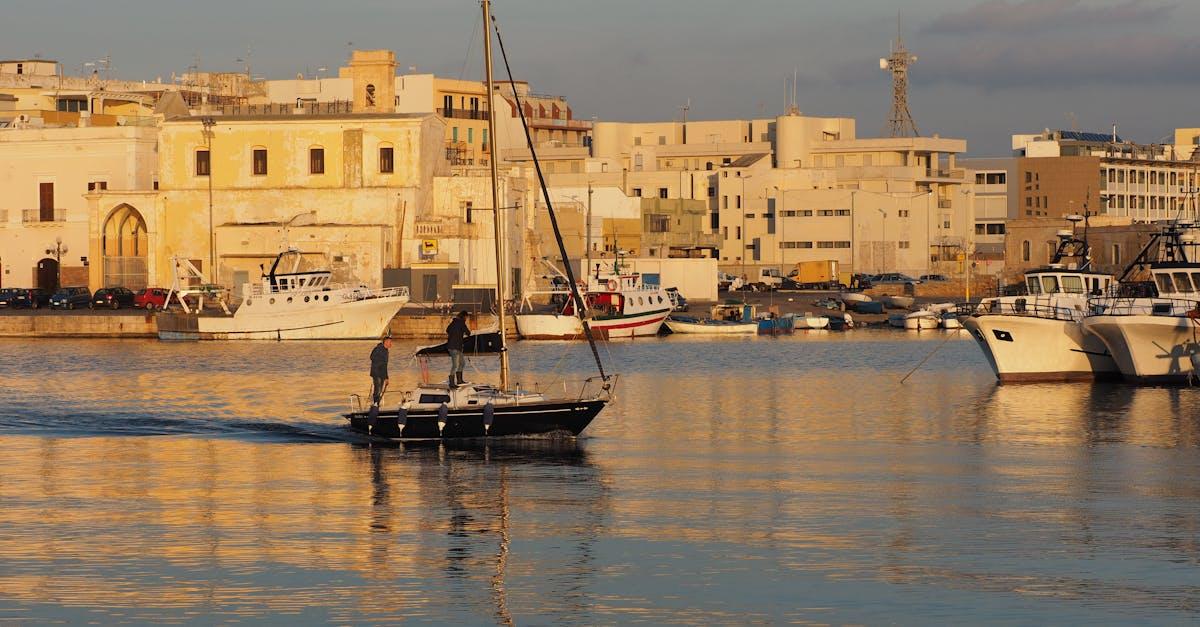 découvrez l'histoire fascinante de gallipoli, un site emblématique du premiers guerre mondiale, mêlant souvenirs poignants et paysages à couper le souffle. explorez ses plages, ses mémoriaux et apprenez-en plus sur le courage des soldats qui ont combattu dans cette bataille décisive.