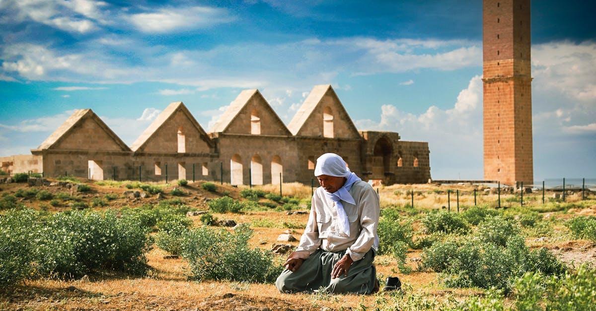 découvrez harran, une ancienne ville fascinante de la turquie, célèbre pour son architecture unique, ses maisons en torchis et son riche héritage culturel. explorez son histoire captivante et ses traditions, tout en profitant de la beauté de ses paysages environnants.