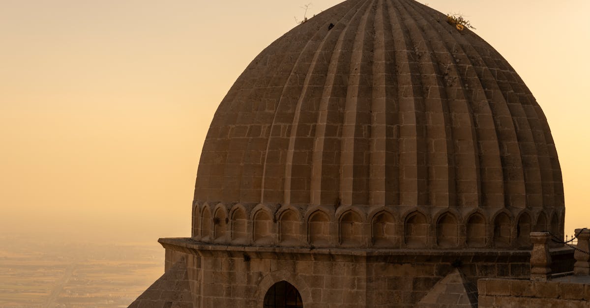 découvrez la maison de la vierge marie, un lieu de paix et de spiritualité situé en turquie. plongez dans l'histoire et la légende de cet endroit sacré, où la foi et la culture se rencontrent au cœur d'un paysage enchanteur.