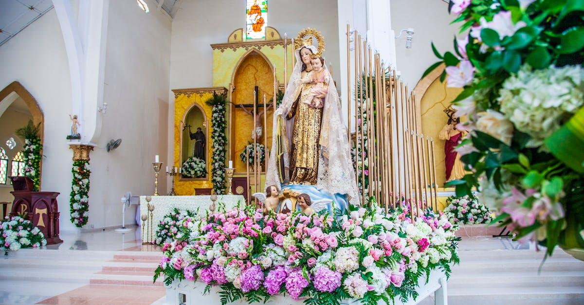 découvrez la maison de la vierge marie, un lieu empreint de spiritualité et de sérénité situé à éphèse. ce sanctuaire, vénéré par des millions de pèlerins, offre une immersion dans l'histoire chrétienne et une expérience unique de recueillement.