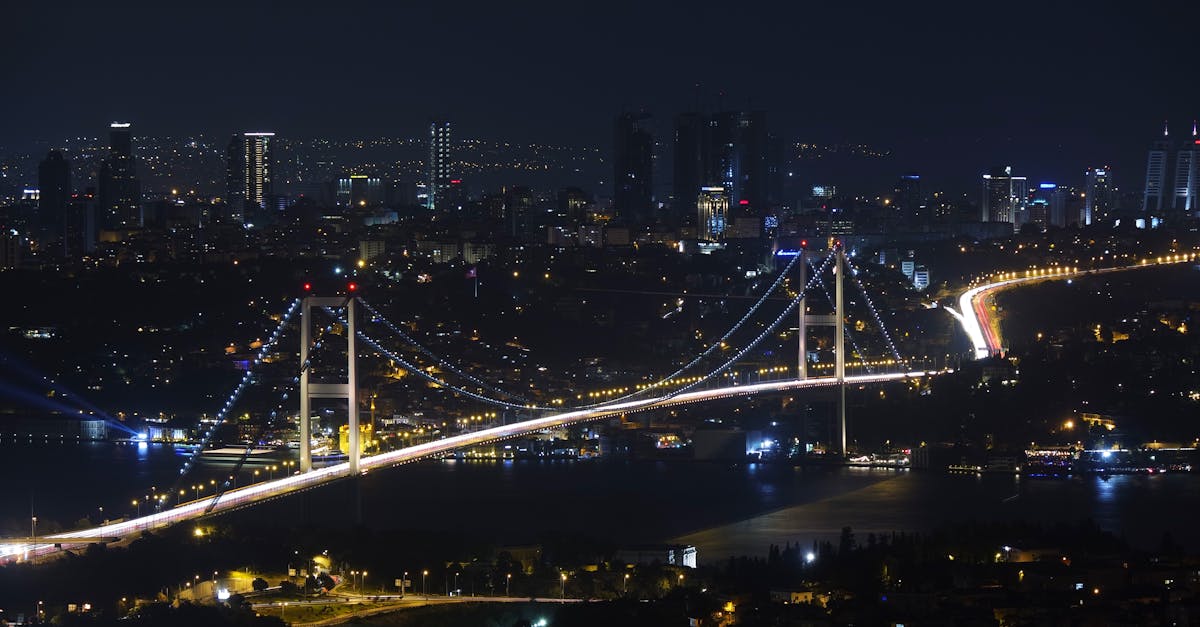 découvrez istanbul, la ville emblématique qui relie l'orient et l'occident. plongez dans son riche patrimoine culturel, admirez ses monuments historiques comme la sainte-sophie et le grand bazar, et savourez la délicieuse cuisine turque au cœur de cette métropole vibrant d'énergie.