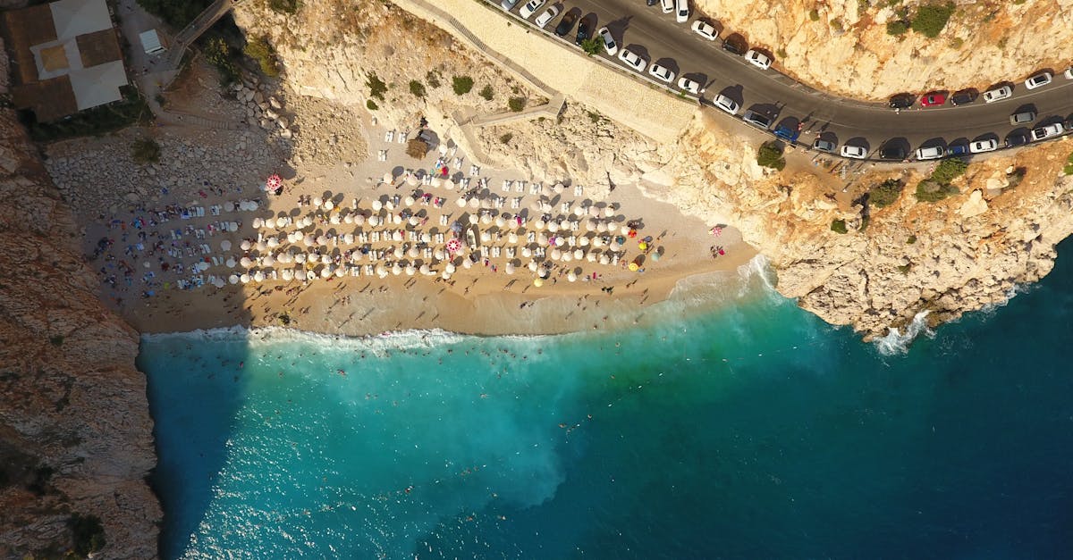 découvrez kaş, une charmante destination de la côte méditerranéenne de la turquie, célèbre pour ses plages paisibles, ses eaux turquoise scintillantes et son ambiance authentique. explorez ses ruines anciennes, savourez la cuisine locale délicieuse et plongez dans une aventure inoubliable.