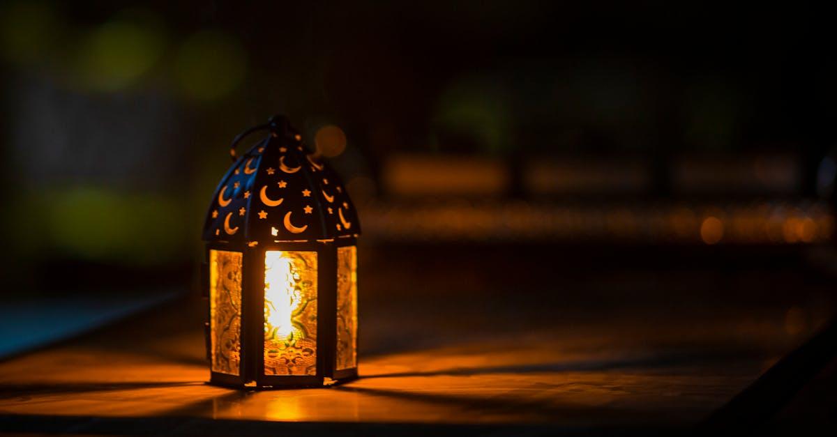 découvrez le ramadan, mois sacré de jeûne et de réflexion pour des millions de musulmans à travers le monde. explorez ses significations spirituelles, ses traditions, et les liens communautaires qu'il renforce. plongez dans cet événement riche en culture et en dévotion.