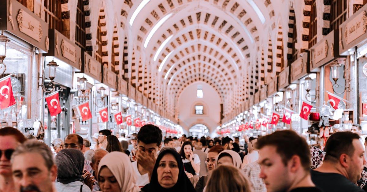 découvrez le spice bazaar, un véritable trésor d'épices et de saveurs ! plongez dans un monde coloré où les arômes envoûtants vous transporteront au cœur des traditions culinaires. explorez notre sélection unique d'épices rares, de mélanges aromatiques et de produits artisanaux pour rehausser vos plats avec une touche d'exotisme.