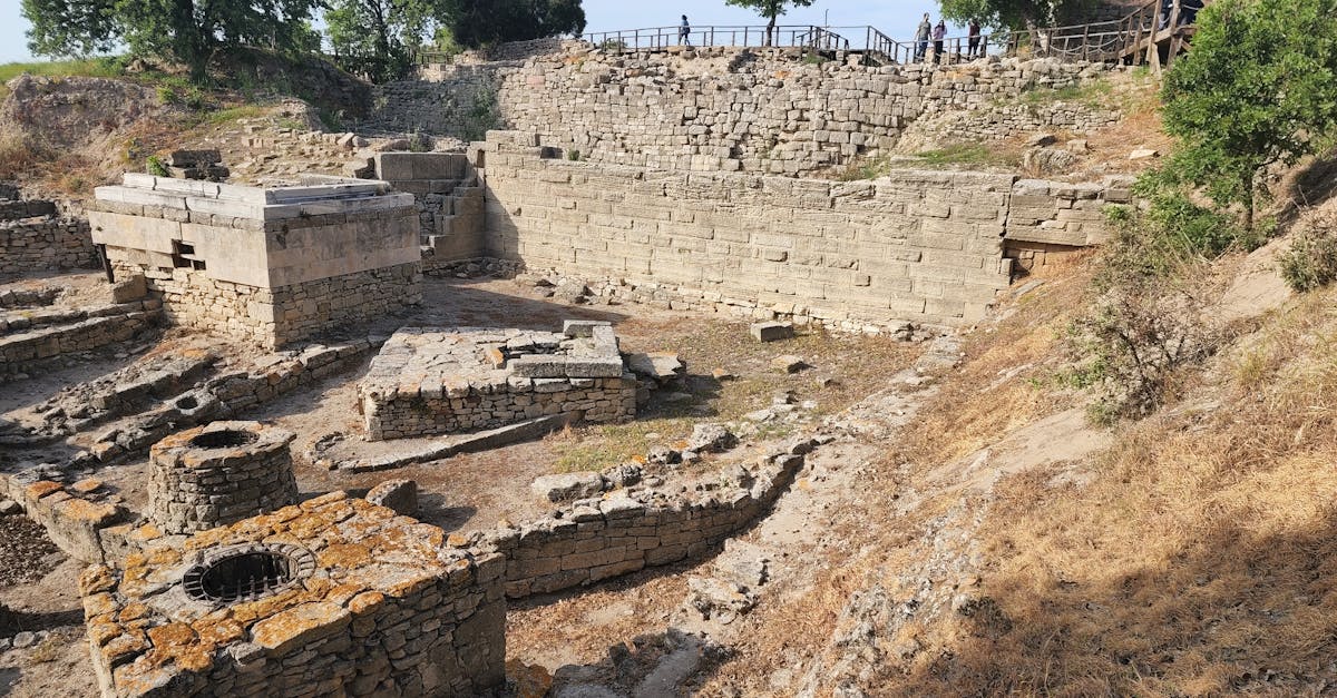 découvrez l'histoire fascinante de troie, la légendaire ville antique au cœur des récits épiques. plongez dans les mythes, les batailles et les trésors archéologiques qui font de troie un site incontournable pour les passionnés d'histoire et de culture.