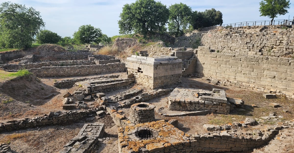 découvrez l'histoire fascinante de troie, une ancienne cité légendaire au cœur des épopées greques. plongez dans l'univers des héros, des batailles épiques et des mystères de cette ville mythique qui a marqué l'histoire.