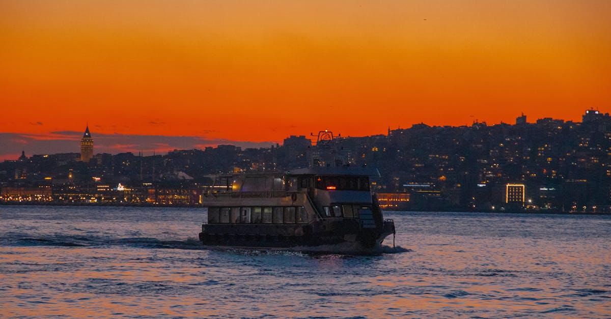 découvrez les croisières en turquie, un voyage inoubliable à travers des paysages magnifiques, des sites historiques et une cuisine délicieuse. embarquez pour une aventure unique en parcourant les eaux turquoise de la méditerranée et de la mer égée tout en explorant les trésors culturels de ce pays fascinant.