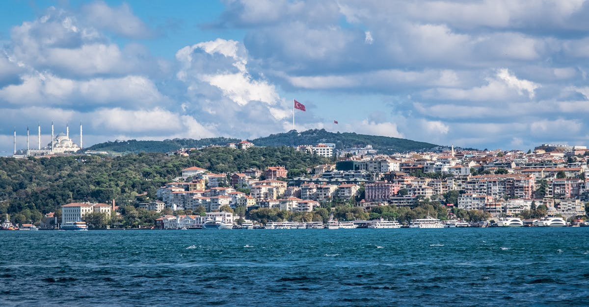 découvrez les croisières en turquie, une expérience inoubliable à travers les paysages magnifiques et les riches histoires de la région. explorez des destinations emblématiques, détendez-vous sur des plages ensoleillées et savourez une cuisine délicieuse lors de votre voyage en bateau.