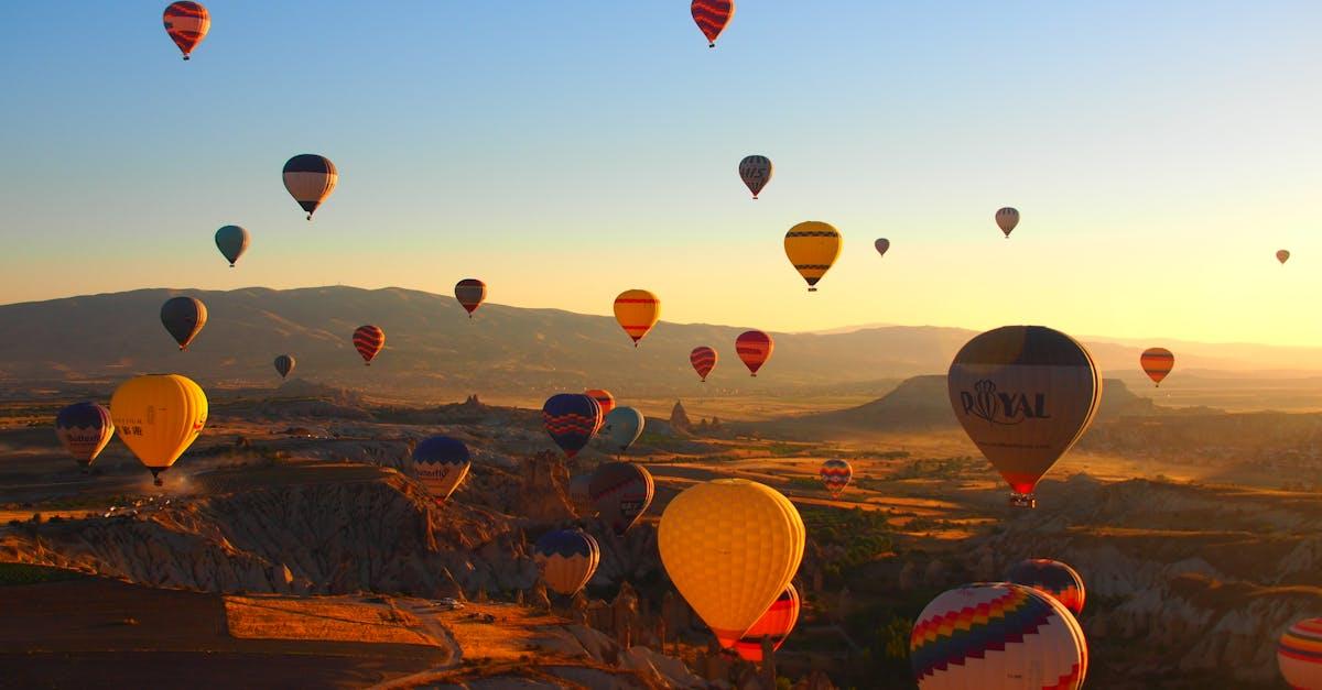 découvrez la beauté envoûtante de la turquie à travers notre visite guidée. explorez des sites historiques fascinants, savourez la délicieuse cuisine locale et vivez une expérience inoubliable au cœur de la culture turque. rejoignez-nous pour un voyage mémorable!