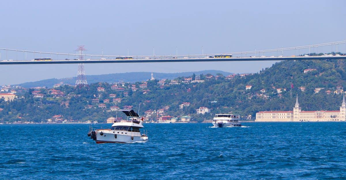 découvrez l'élégance et le luxe d'une croisière en yacht, où chaque moment est une expérience inoubliable. profitez de paysages époustouflants, de services haut de gamme et d'activités exclusives tout en naviguant sur les eaux azurées. idéale pour des vacances, des célébrations ou des escapades romantiques.