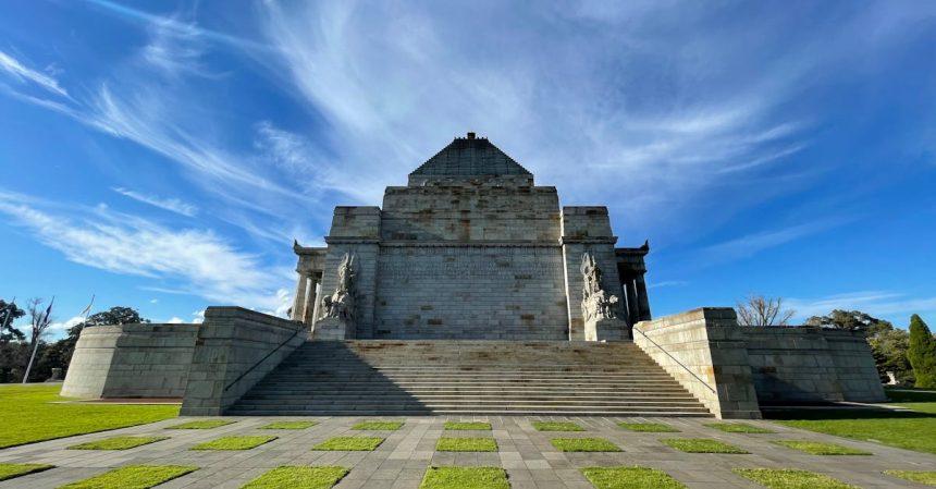 découvrez le sens et l'importance de la journée anzac, une commémoration qui honore le courage et le sacrifice des soldats australiens et néo-zélandais lors de la première guerre mondiale, marquant une journée de mémoire, de respect et de réflexion.