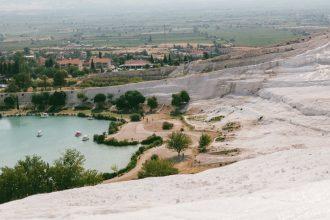 découvrez le colossae thermal spa, un oasis de bien-être où détente et soins thermaux se rejoignent. offrez-vous une expérience inoubliable entre sources chaudes, massages apaisants et soins revitalisants dans un cadre naturel enchanteur.