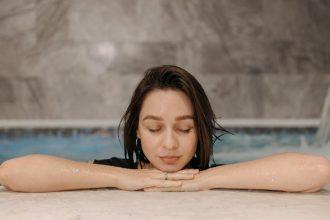 découvrez l'expérience authentique du bain turc, une tradition millénaire alliant détente, purification et bien-être. profitez d'un moment de relaxation inoubliable dans un cadre somptueux, tout en découvrant les bienfaits des soins traditionnels. plongez au cœur de cette pratique ancestrale et laissez-vous séduire par l'art du hammam.