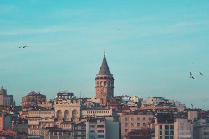 découvrez tout sur la turquie, un pays riche en histoire, culture et paysages magnifiques. explorez ses villes fascinantes, sa délicieuse cuisine, et ses traditions uniques qui font de la turquie une destination incontournable.