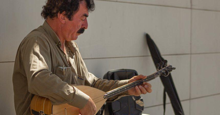 découvrez la richesse de la musique turque, un mélange captivant de traditions anciennes et de modernité. plongez dans ses sons envoûtants, ses instruments uniques et ses rythmes entraînants qui reflètent la culture et l'histoire de la turquie.