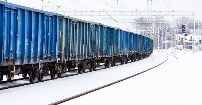 découvrez l'aventure unique d'un voyage en train à travers des paysages époustouflants. embarquez pour une expérience mémorable où chaque kilomètre révèle des panoramas enchanteurs et une ambiance chaleureuse. réservez dès maintenant votre billet pour un voyage inoubliable.