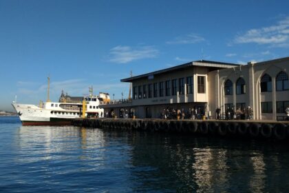 découvrez nos services de ferry pour traverser les mers en toute tranquillité. embarquez avec nous pour une expérience de voyage unique, offrant confort et vues imprenables sur l'eau.