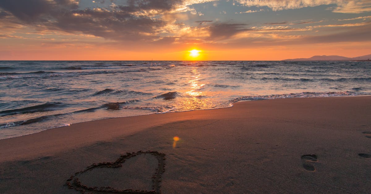 découvrez nos plages paradisiaques, des étendues de sable fin aux eaux cristallines. que vous soyez en quête de détente, d'activités nautiques ou d'une escapade romantique, nos plages offrent un cadre idyllique pour tous les amoureux de la mer.