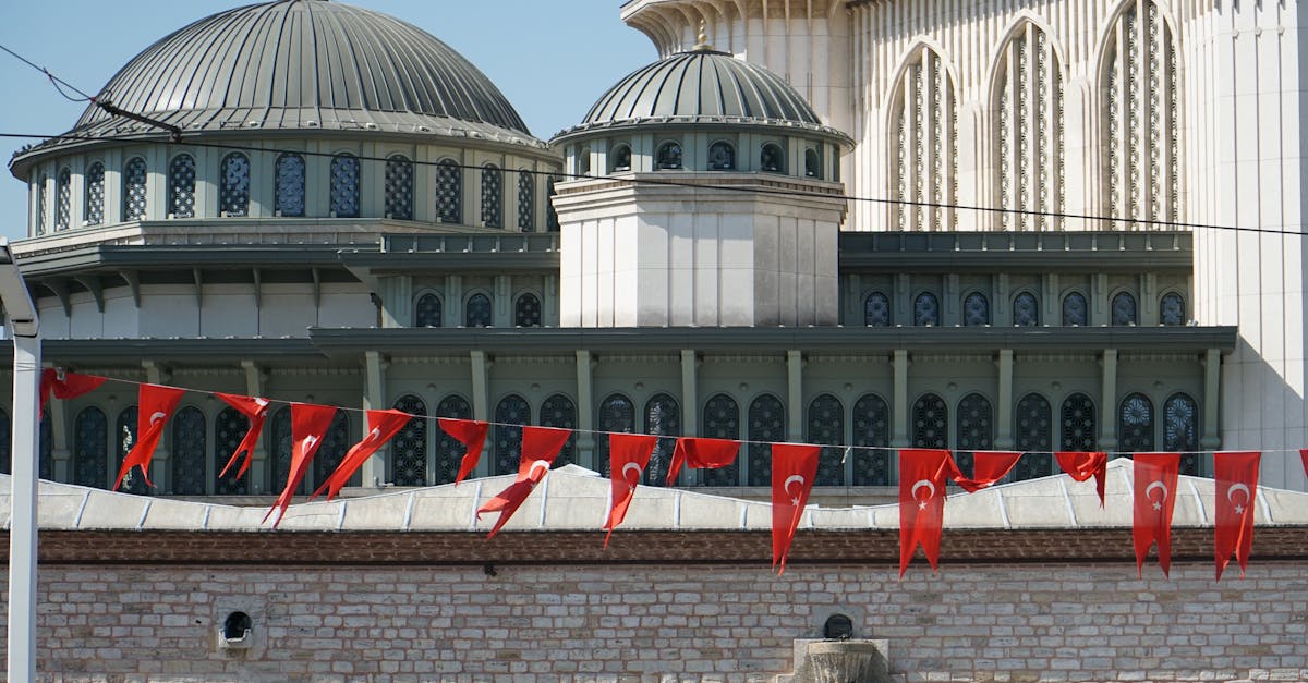 découvrez notre sélection des meilleurs hôtels 4 étoiles près de la place taksim, alliant confort, prix compétitifs et accès facile aux attractions de la ville. profitez d'un séjour inoubliable à istanbul dans ces établissements de qualité.