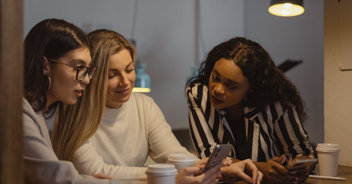 découvrez les meilleurs cafés de la ville, où l'arôme du café fraîchement moulu se mêle à une ambiance chaleureuse et conviviale. que vous soyez à la recherche d'un endroit pour travailler ou de l'endroit parfait pour déguster une tasse de café entre amis, explorez notre sélection des meilleures adresses incontournables.