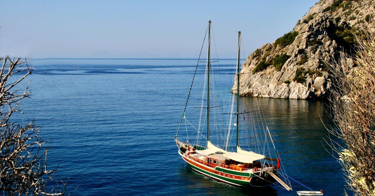 découvrez datça, une charmante péninsule de turquie, célèbre pour ses plages idylliques, son environnement naturel préservé et ses villages pittoresques. parfait pour une escapade relaxante mêlant culture, histoire et paysages époustouflants.