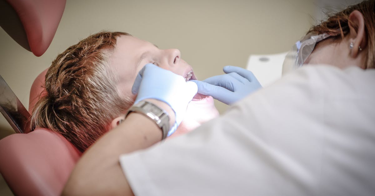 découvrez les soins dentaires essentiels pour maintenir une santé bucco-dentaire optimale. conseils et astuces pour le brossage, le fil dentaire, et les visites chez le dentiste. prenez soin de votre sourire !