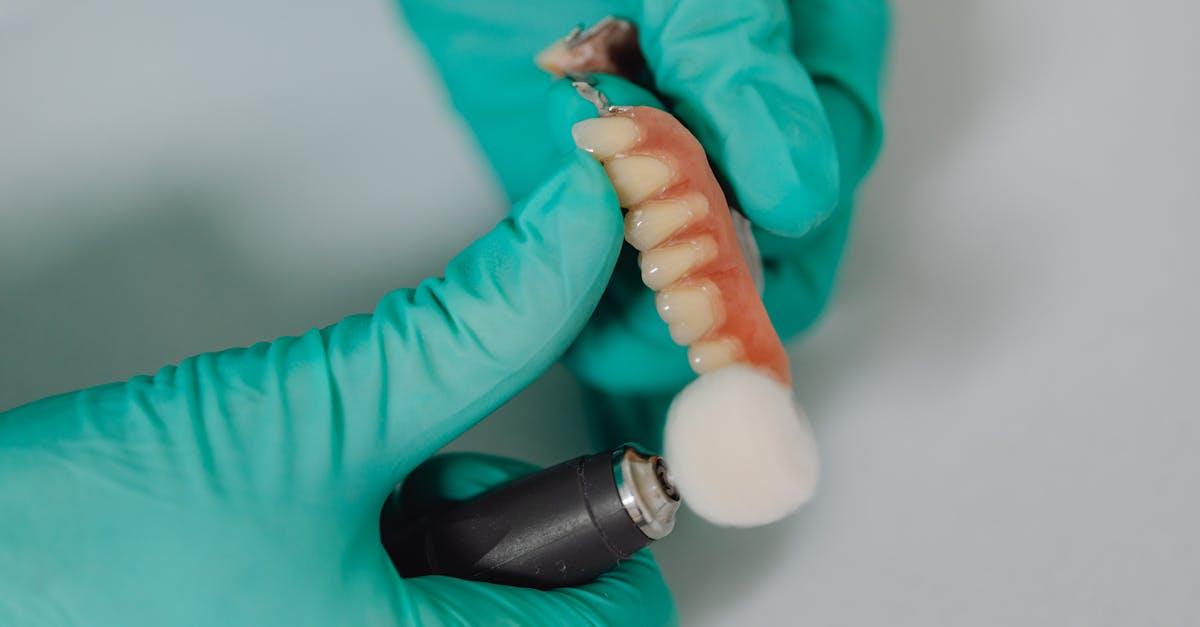 découvrez les avantages des implants dentaires : une solution durable et esthétique pour restaurer votre sourire. informez-vous sur les procédures, les coûts et les soins post-opératoires pour retrouver confiance en vous avec des dents solides.