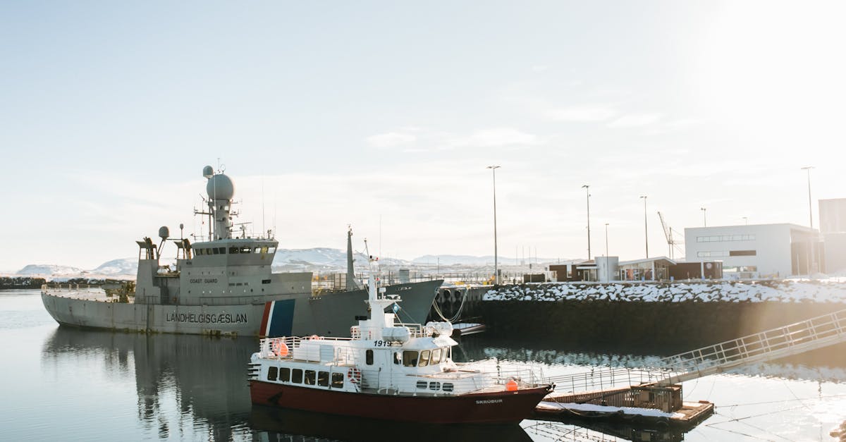 découvrez nos services de ferries pour des traversées inoubliables vers de magnifiques destinations. profitez d'un voyage confortable et pratique, tout en admirant les paysages marins époustouflants. réservez votre billet dès maintenant et vivez une expérience maritime exceptionnelle.