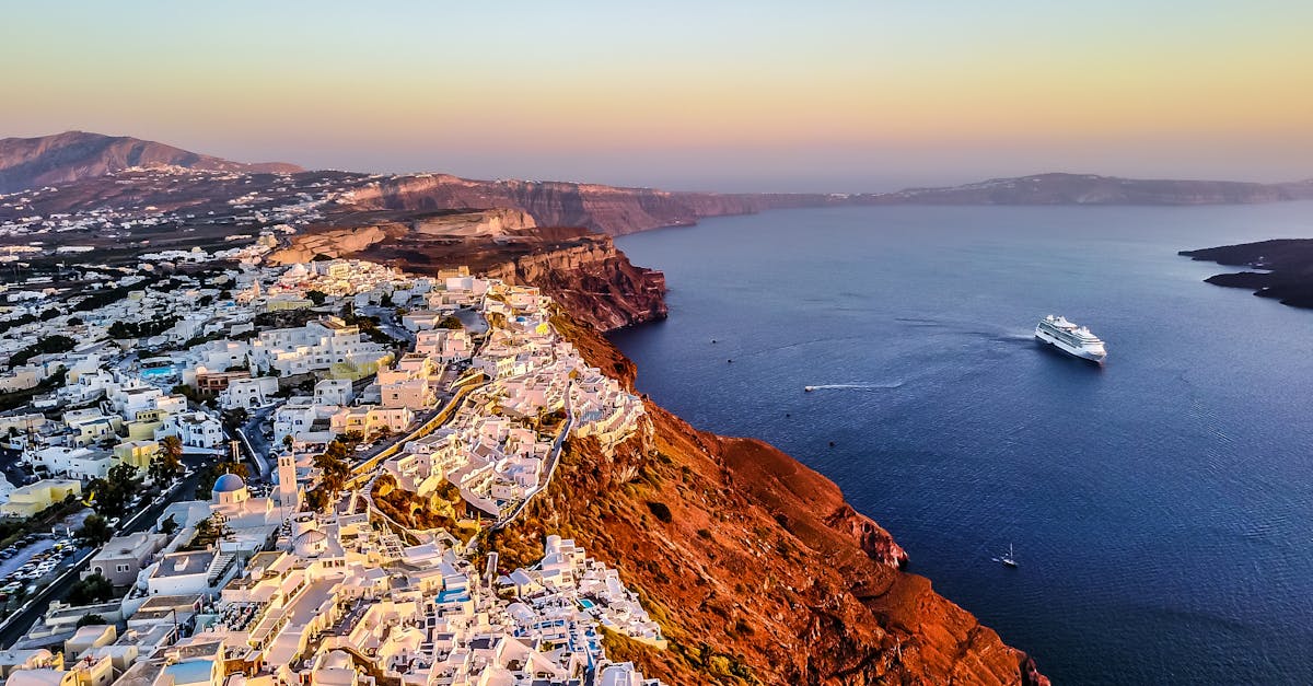 découvrez l'expérience unique de voyager en ferry, une façon agréable et relaxante de traverser les mers et les fleuves. embarquez pour des destinations enchanteresses tout en profitant de vues panoramiques et de services à bord de qualité. que ce soit pour un week-end, des vacances ou une aventure, le ferry est le choix idéal pour explorer de nouvelles horizons.