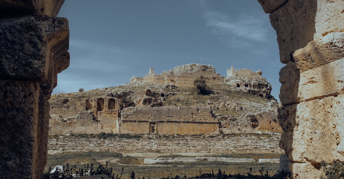 découvrez l'histoire fascinante des hittites, une puissante civilisation de l'antiquité qui a marqué le proche-orient. explorez leurs contributions culturelles, militaires et économiques, ainsi que leur influence sur les empires voisins.