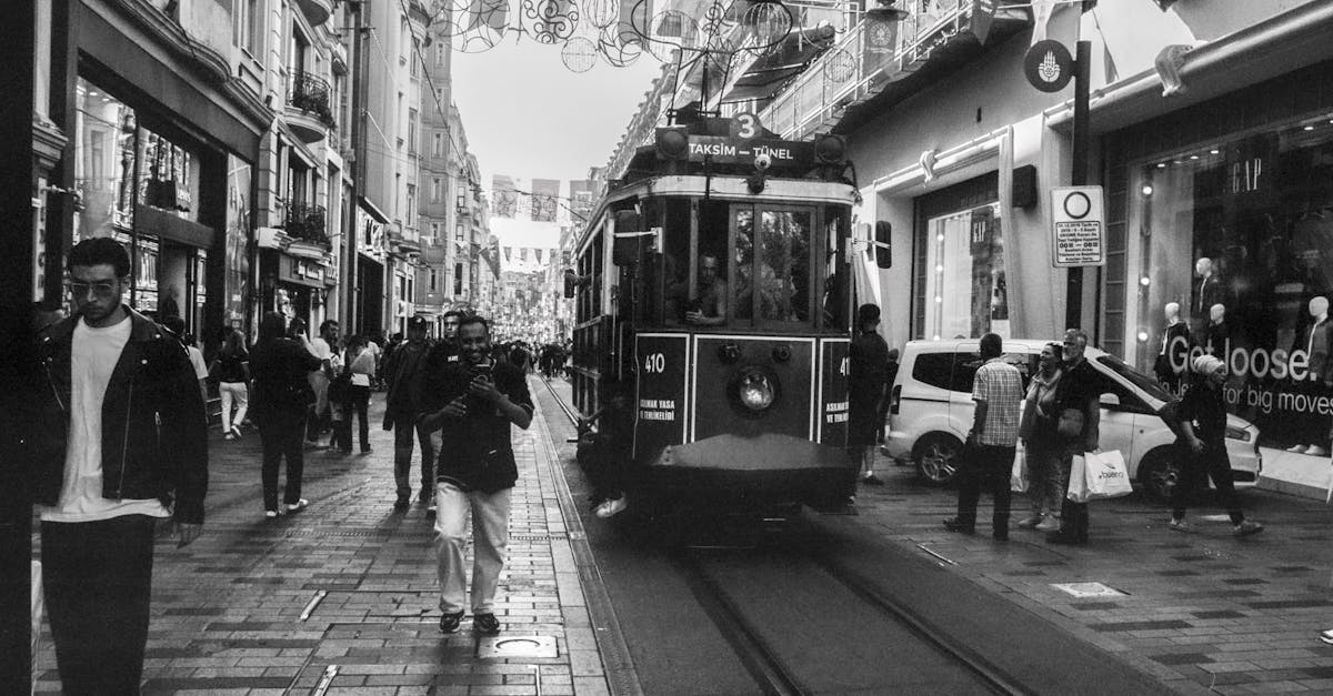 découvrez istiklal, une rue emblématique d'istanbul, riche en histoire et en culture, où se mêlent boutiques, restaurants et cafés animés, offrant une expérience unique au cœur de la ville.