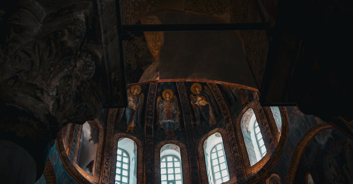 découvrez le musée kariye, un trésor byzantin à istanbul, célèbre pour ses mosaïques éblouissantes et son architecture historique. plongez dans l'histoire fascinante de cette ancienne église transformée en musée et émerveillez-vous devant la beauté de ses œuvres d'art. une visite incontournable pour les amateurs d'histoire et de culture.