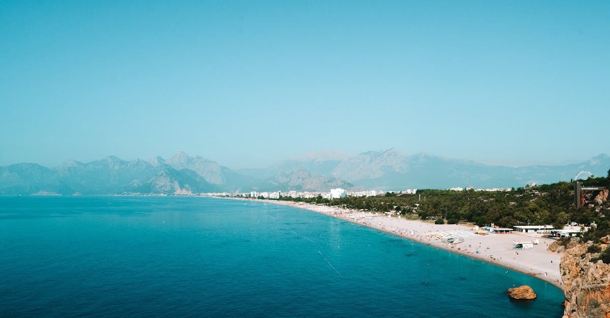 découvrez konyaaltı, une magnifique station balnéaire de la côte méditerranéenne en turquie, célèbre pour ses plages dorées, ses promenades animées et ses paysages pittoresques. idéale pour des vacances ensoleillées, cette destination offre une multitude d'activités aquatiques, de restaurants raffinés et de sites culturels à explorer.