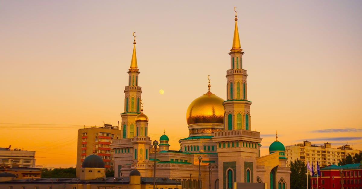 découvrez l'élégance architecturale des minarets, ces tours emblématiques des mosquées qui marient tradition et beauté. explorez leur histoire, leur signification culturelle et leur impact sur l'heritage urbain.