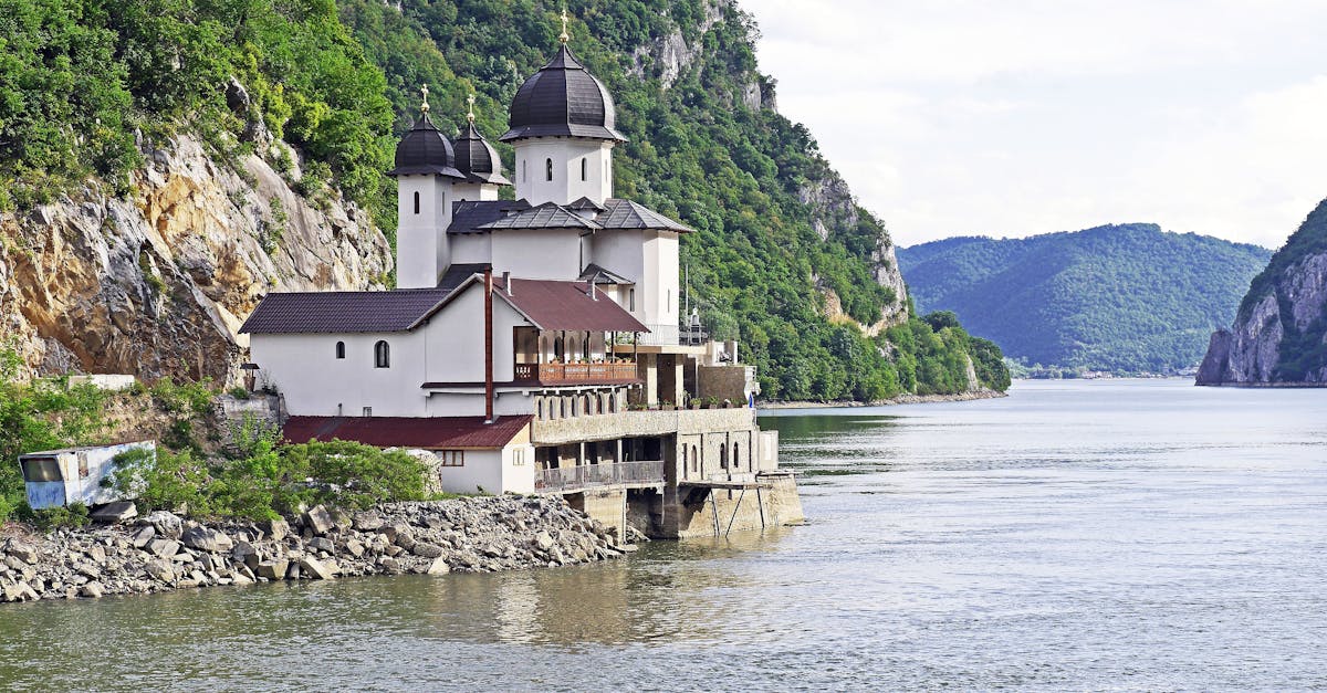 découvrez les dynamiques et les valeurs du patriarcat orthodoxe, une perspective culturelle et religieuse influente qui façonne les sociétés contemporaines. explorez ses implications sur la vie familiale, sociale et spirituelle au sein des communautés orthodoxes.