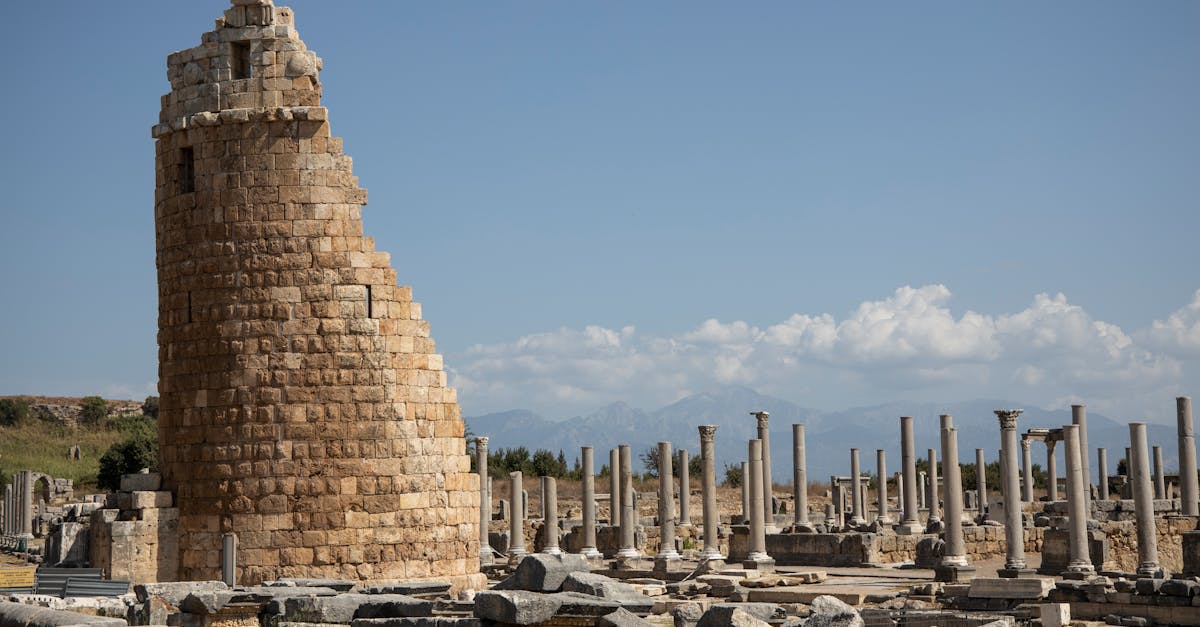 découvrez l'ancienne ville de perge, joyau archéologique de la turquie, célèbre pour ses ruines romaines bien préservées, son théâtre impressionnant et ses aqueducs majestueux. plongez dans l'histoire et explorez ce site classé au patrimoine mondial de l'unesco.