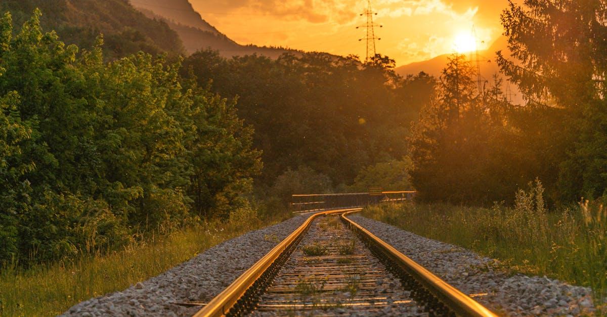 découvrez l'aventure captivante d'un voyage en train à travers des paysages pittoresques. profitez du confort, de la beauté des panoramas et de l'expérience unique que seule une traversée ferroviaire peut offrir.