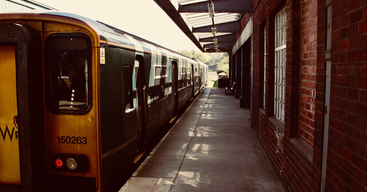 découvrez l'évasion parfaite à bord d'un train, où chaque trajet devient une aventure inoubliable. admirez des paysages à couper le souffle tout en profitant du confort de votre voyage. embarquez pour une expérience unique, entre détente et découverte.