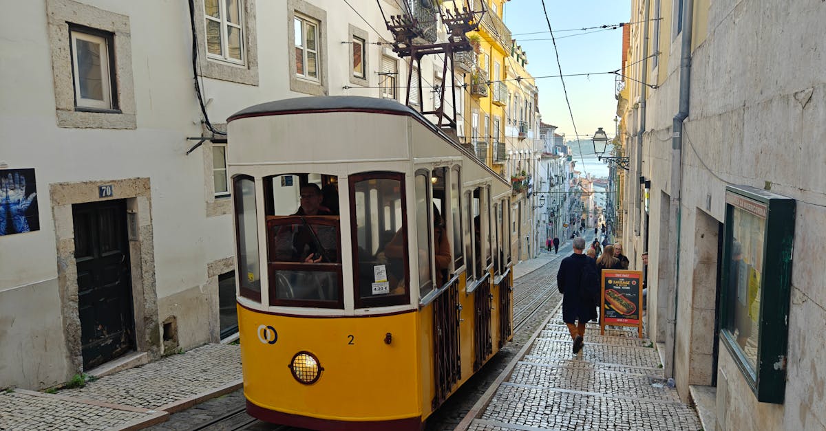 découvrez le tram, un mode de transport urbain pratique et écologique. explorez les avantages de cette solution moderne pour vos déplacements en ville, alliant confort et rapidité.