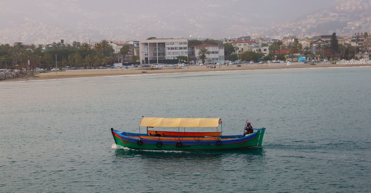 découvrez les plages d'alanya, un véritable paradis turc où le sable doré rencontre les eaux turquoise. profitez de paysages à couper le souffle, d'activités aquatiques et d'une ambiance estivale animée. venez vous détendre et explorer les trésors côtiers d'alanya!