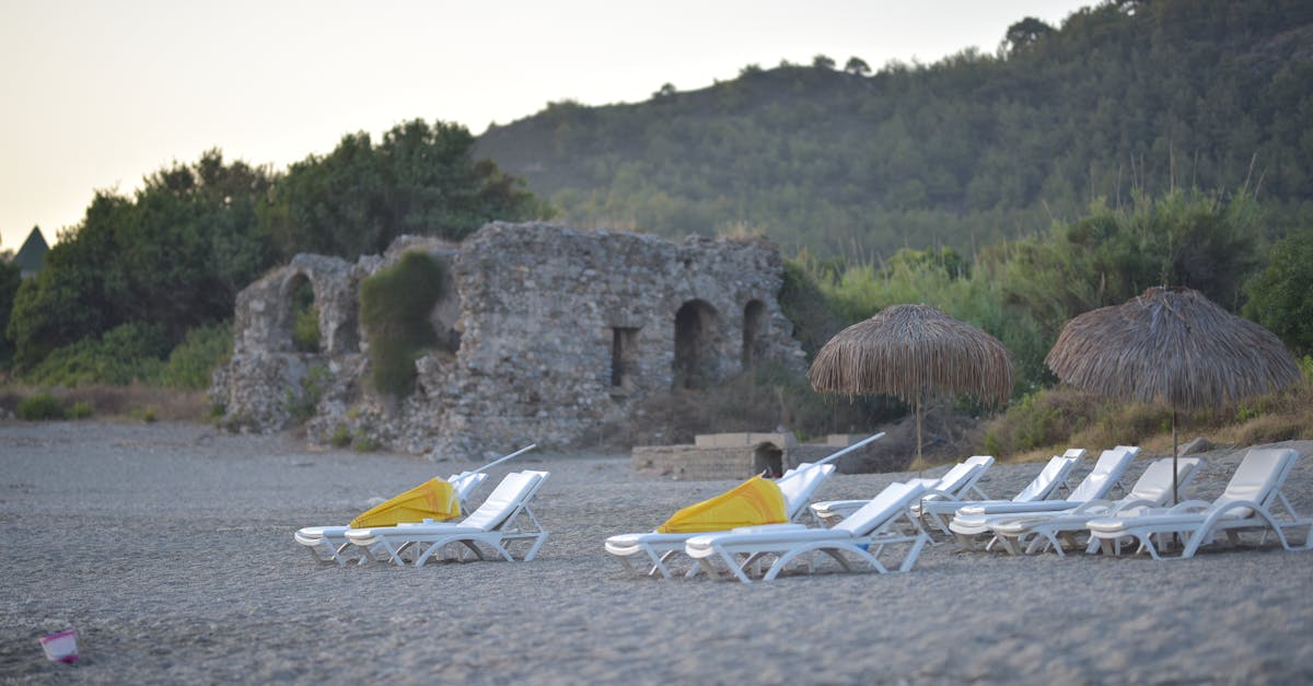 découvrez les magnifiques plages d'alanya, un paradis au bord de la mer méditerranée. profitez de ses étendues de sable doré, de ses eaux cristallines et d'une ambiance ensoleillée pour des vacances inoubliables sous le ciel turc.