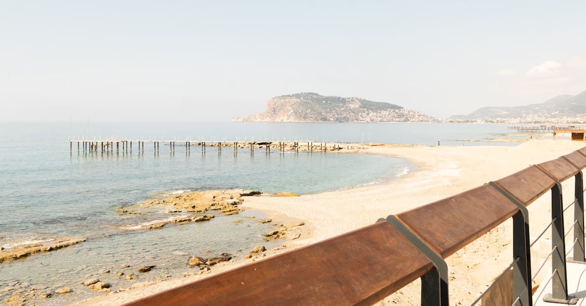 découvrez les magnifiques plages d'alanya, où le sable doré rencontre des eaux turquoise. profitez de l'ensoleillement estival, des activités nautiques excitantes et d'un cadre naturel époustouflant. alanya est la destination idéale pour des vacances inoubliables au bord de la mer.